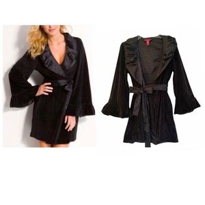 Betsey Johnson Intimates dramatic black velvet & satin robe Size S